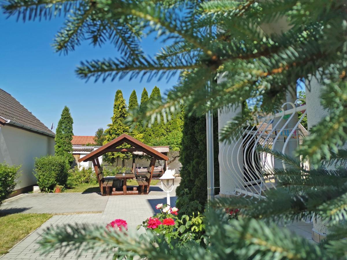 Magic Holiday Vendégház Hajdúszoboszló Esterno foto